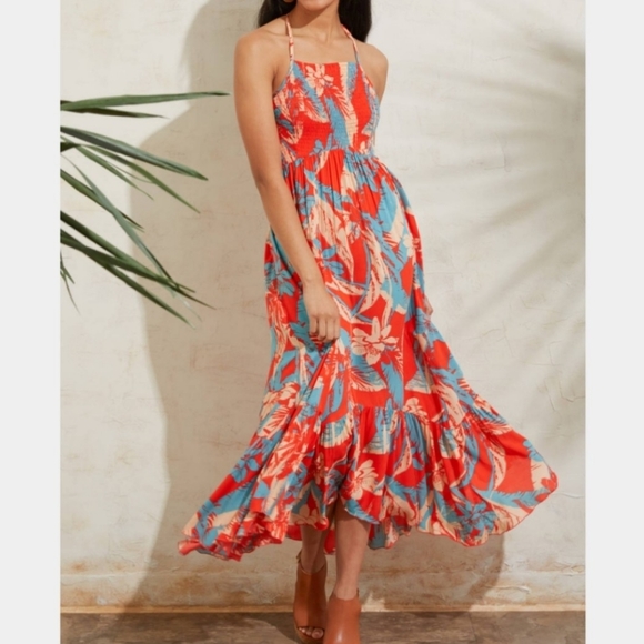 Free People Dresses & Skirts - 🤍 Free People smocked strappy back hankerchief hem midi dress